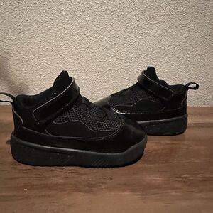 Jordan Max Aura 2 Triple Black Sneakers Size 8c